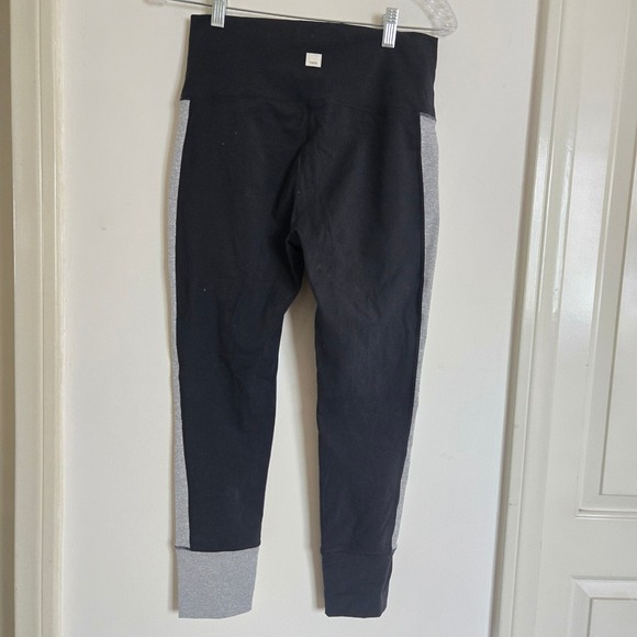 Vuori Medium Large Origin Two Tone Black Gray Tight Crop Athleisure Casual Pants - Picture 5 of 6